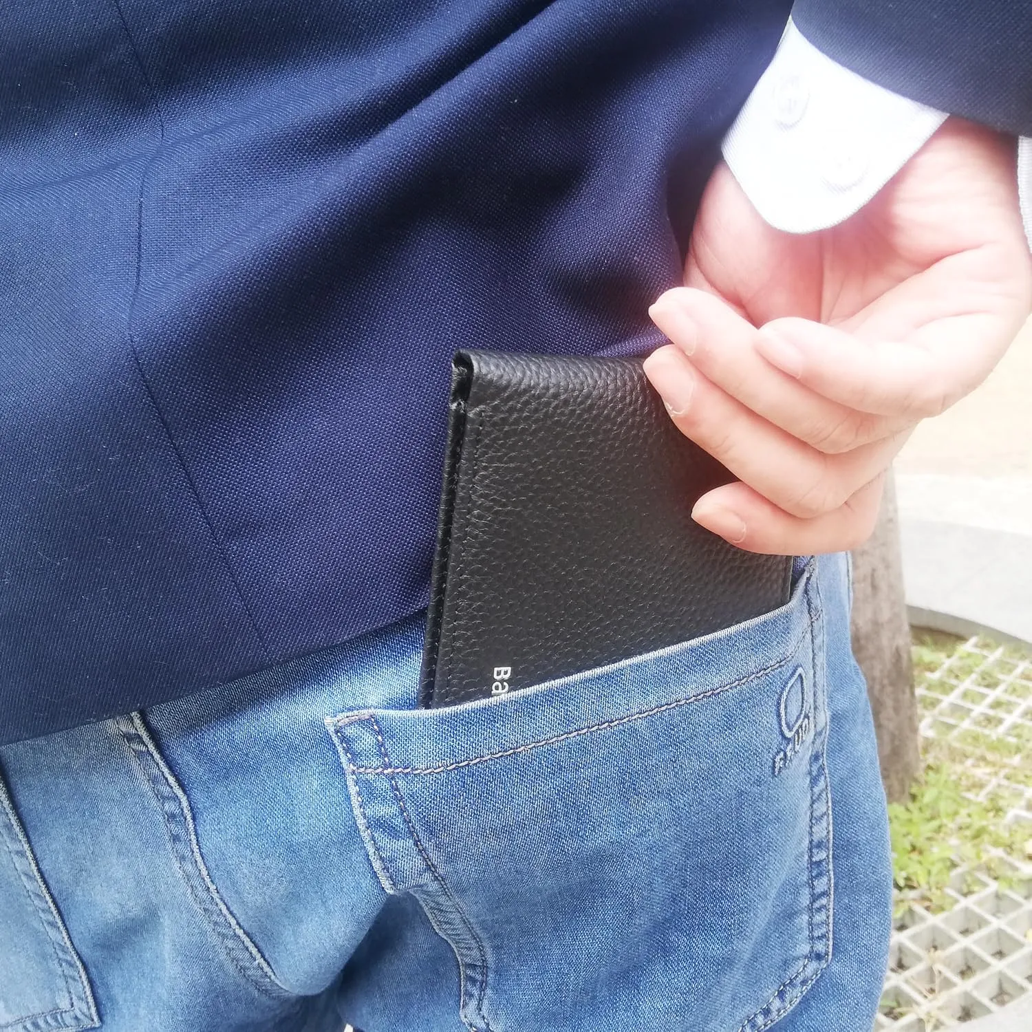 Mens Wallet Leather RFID Blocking, Large Capacity Bifold Slim Minimalist Purse Card Holder with ID Window