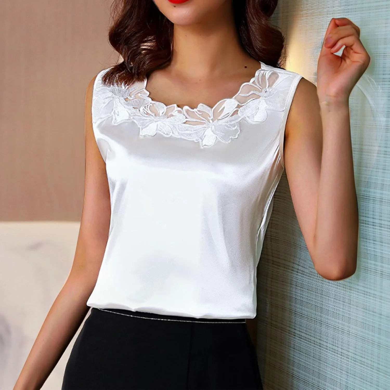Womens Silk Satin Tank Tops Floral Applique Lace Crew Neck Casual Sleeveless Top 2025 Basic Camisole Tank Cami Blouses